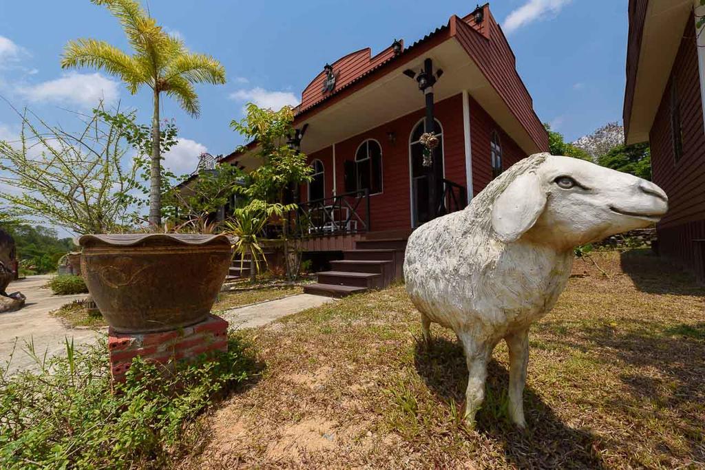 Cowboy Farm Resort Pattaya Ban Huai Yai Eksteriør billede