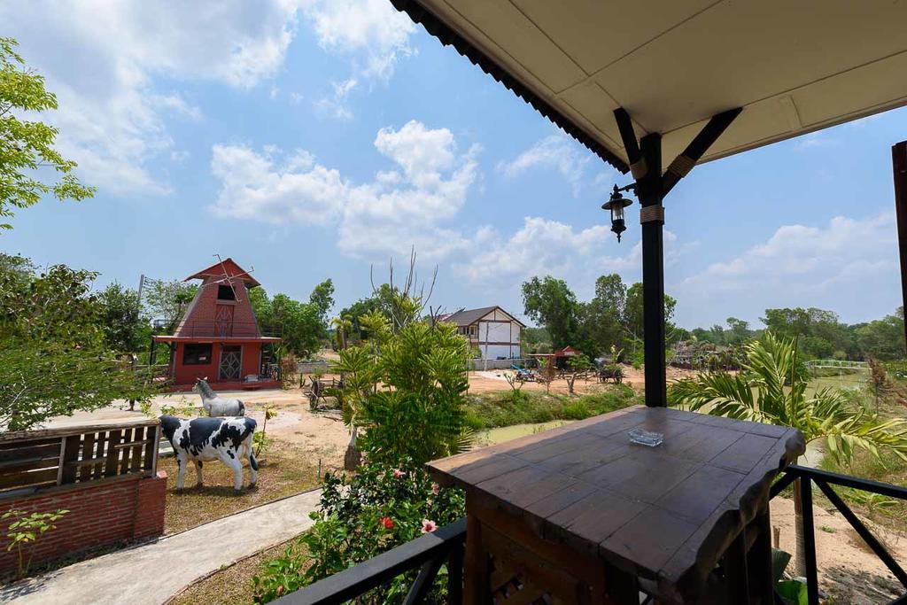 Cowboy Farm Resort Pattaya Ban Huai Yai Eksteriør billede